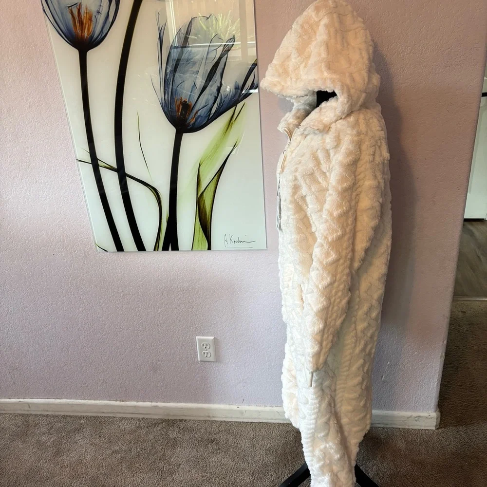 New Onepiece women’s puppy cable jumpsuit offwhite size large - Picture 3 of 6